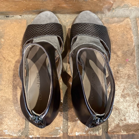 Donald J Pliner Jenkins Demi Wedge Peep-Toe Sandal - Size 8 - Picture 5 of 10